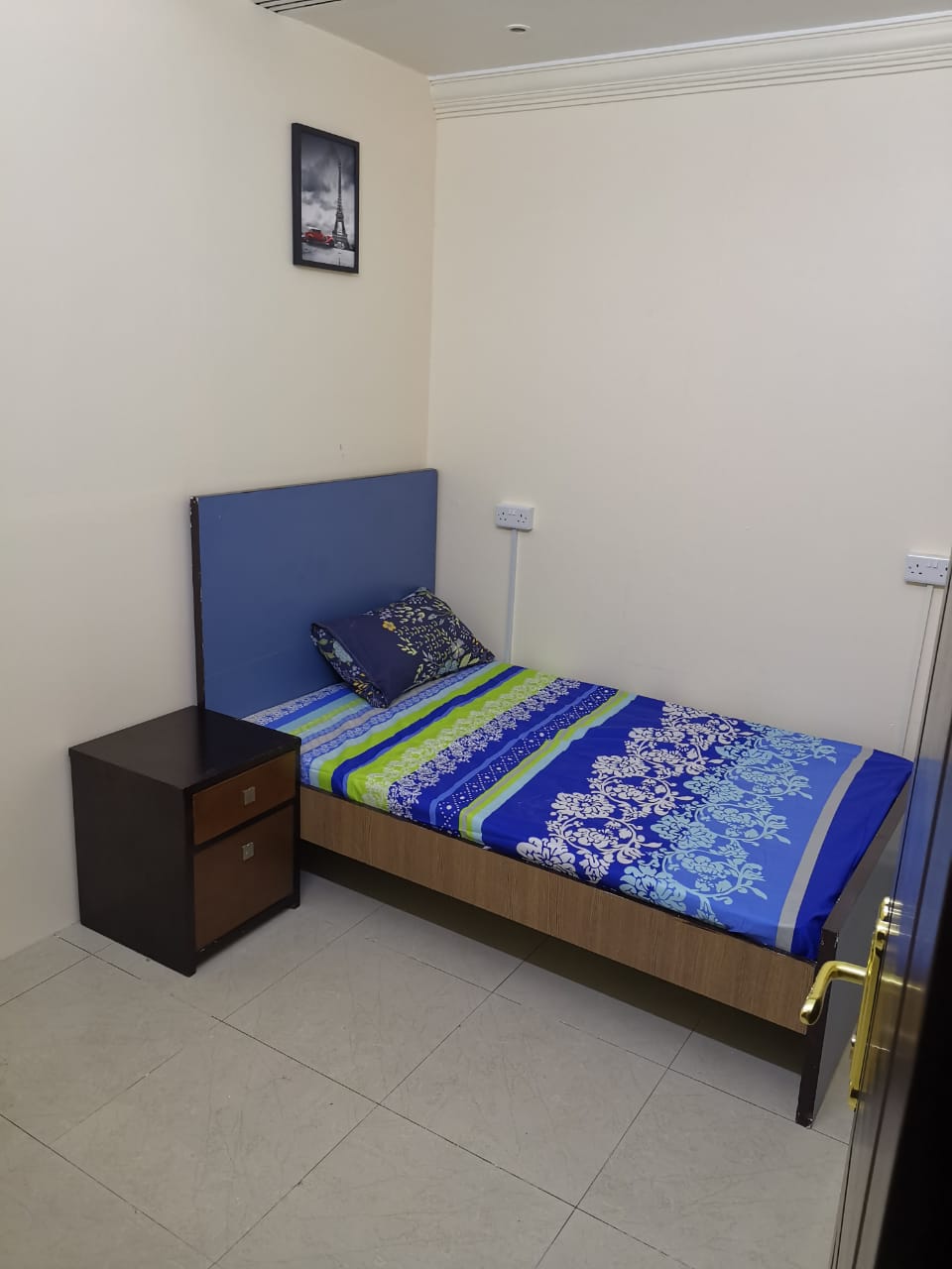 FURNISHED COUPLES ROOMS AVAILABLE IN BUR DUBAI.